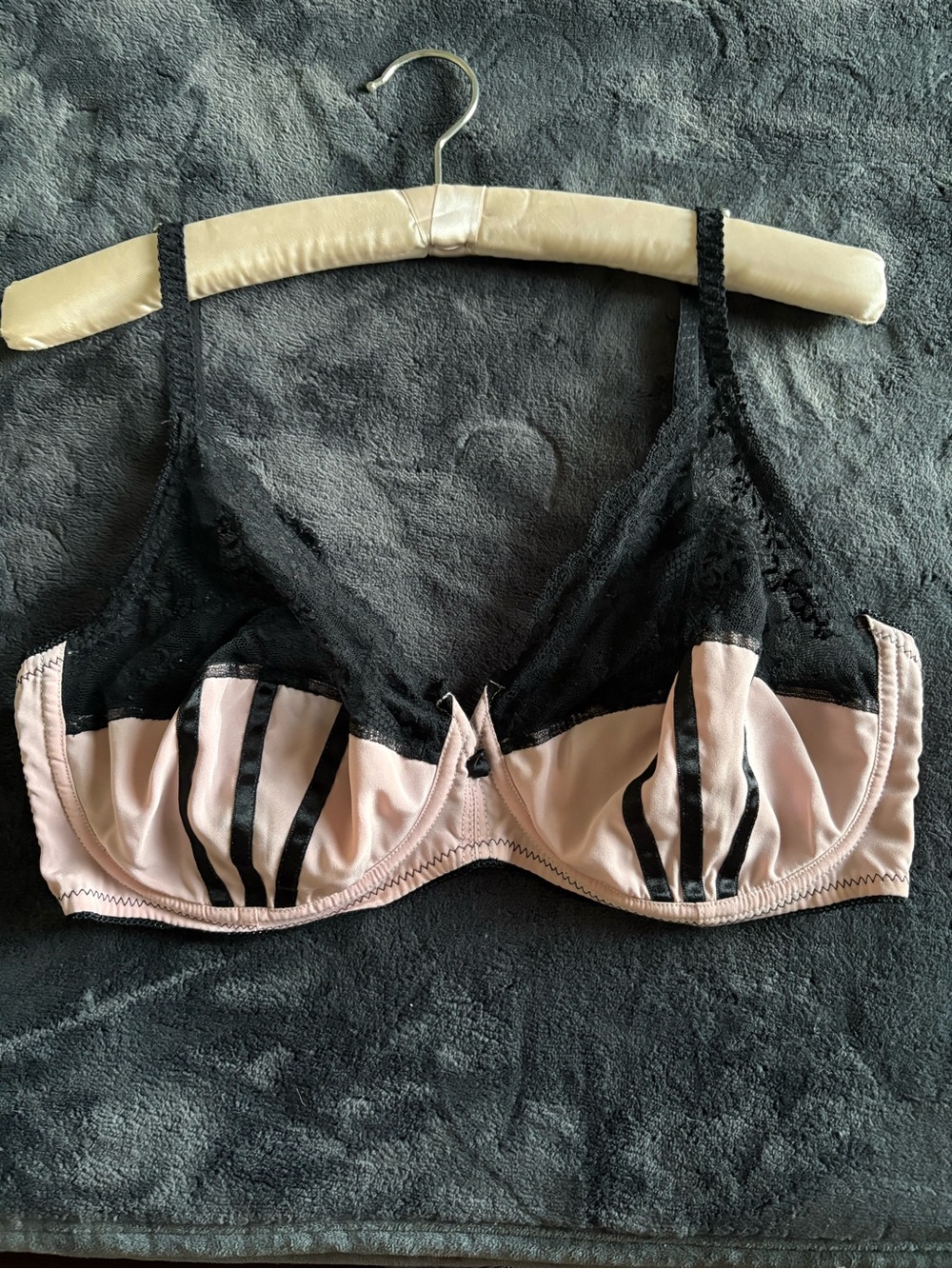 Agent Provocateur Black Lace and Blush Satin Underwire Bra - Picture 1 of 3